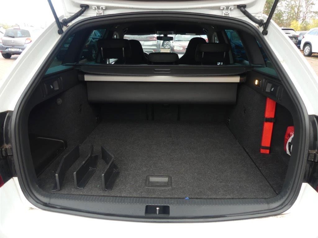 Fahrzeugabbildung SKODA Octavia Combi 2.0 TSI DSG RS *STANDHZG*KAMERA*