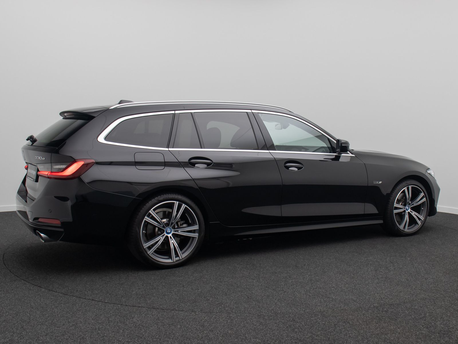 Fahrzeugabbildung BMW 330e Panorama DAB CockPit+ Widscreen PDC 19Zoll
