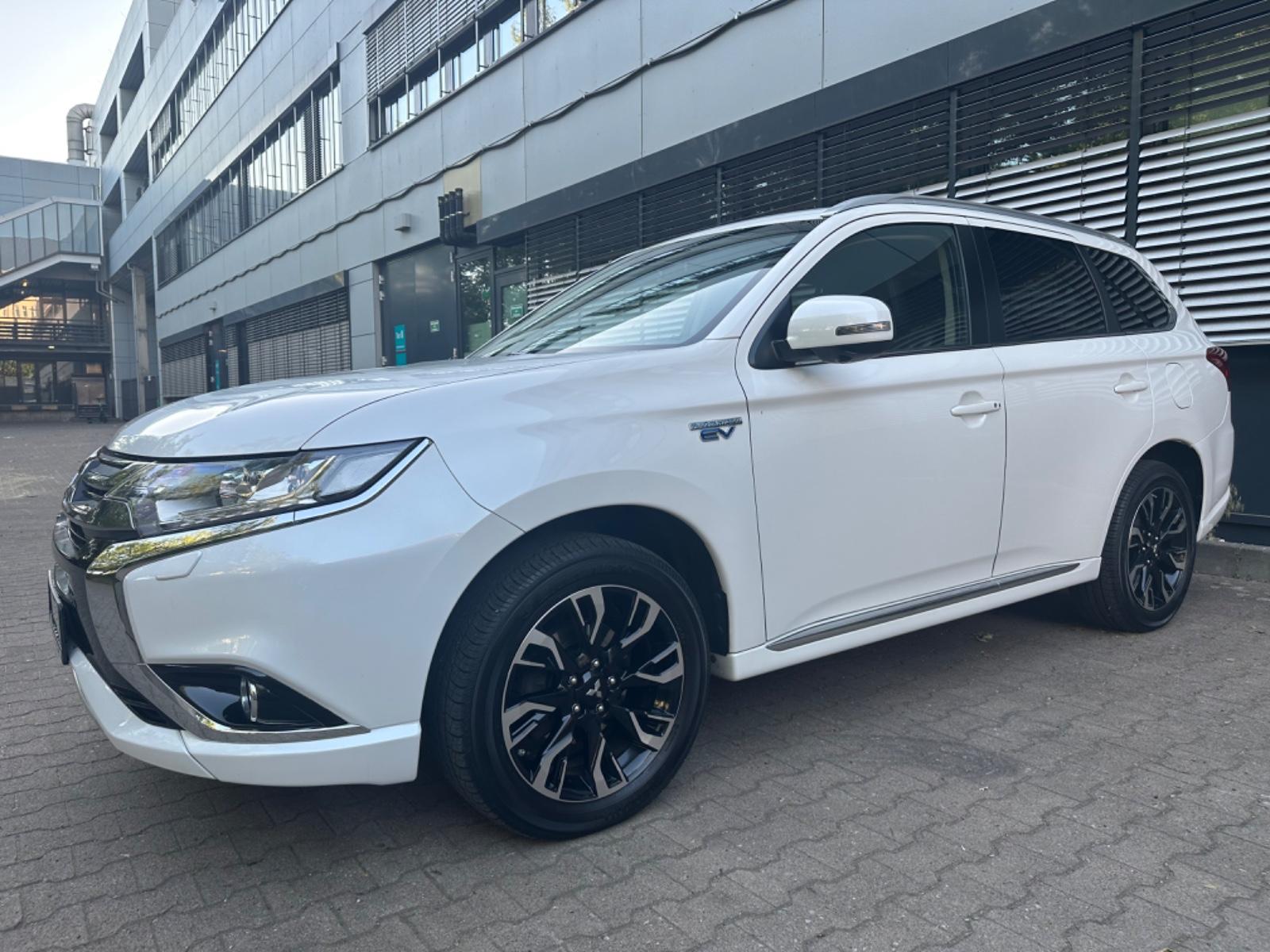 Mitsubishi OUTLANDER PHEV PLUS 4WD AHK/NAV/360°/T-LEDER/LED