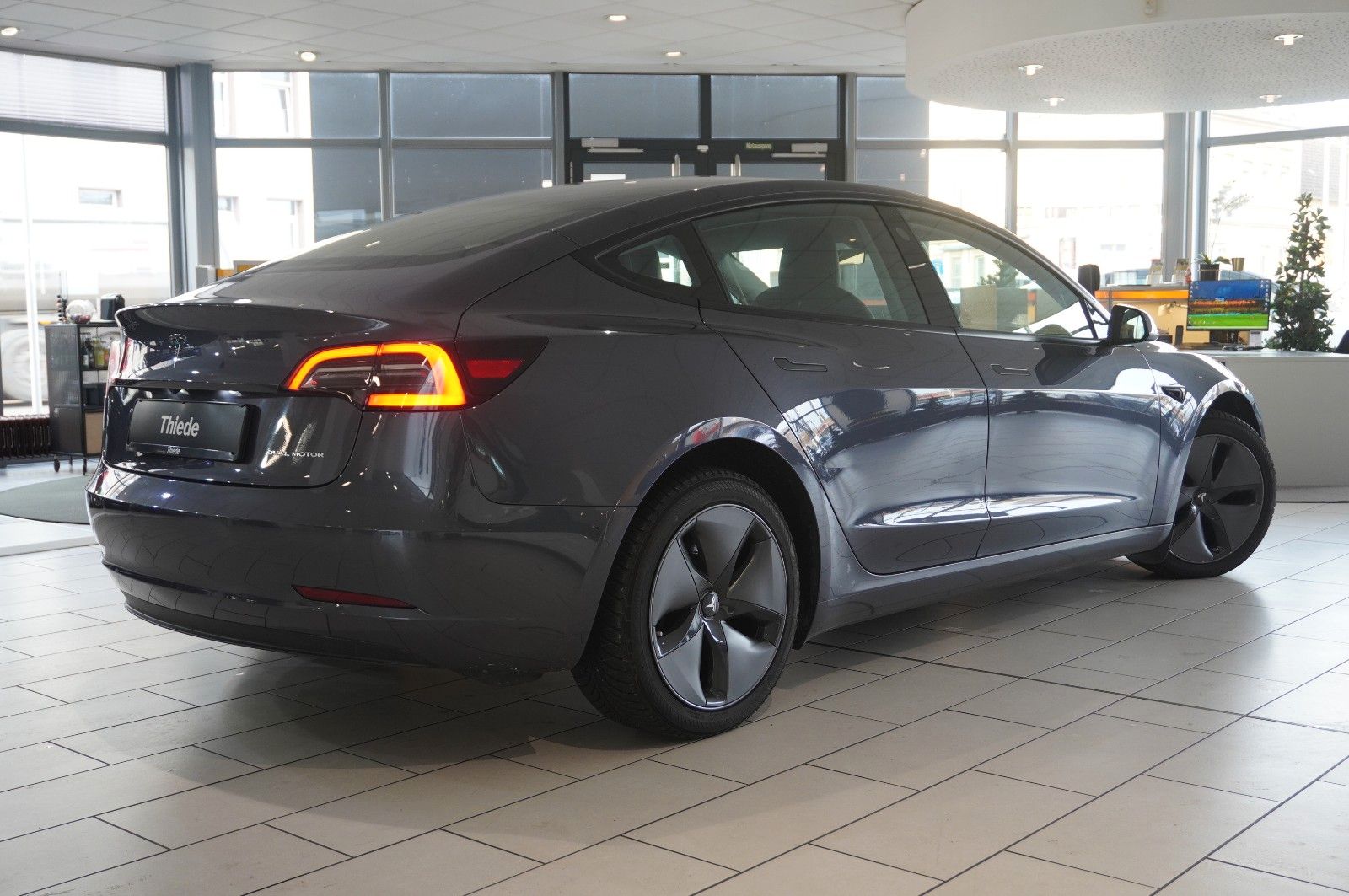 Fahrzeugabbildung Tesla Model 3 LONGRANGE DUAL-MOTOR NAVI/KAMERA/SH/PANO