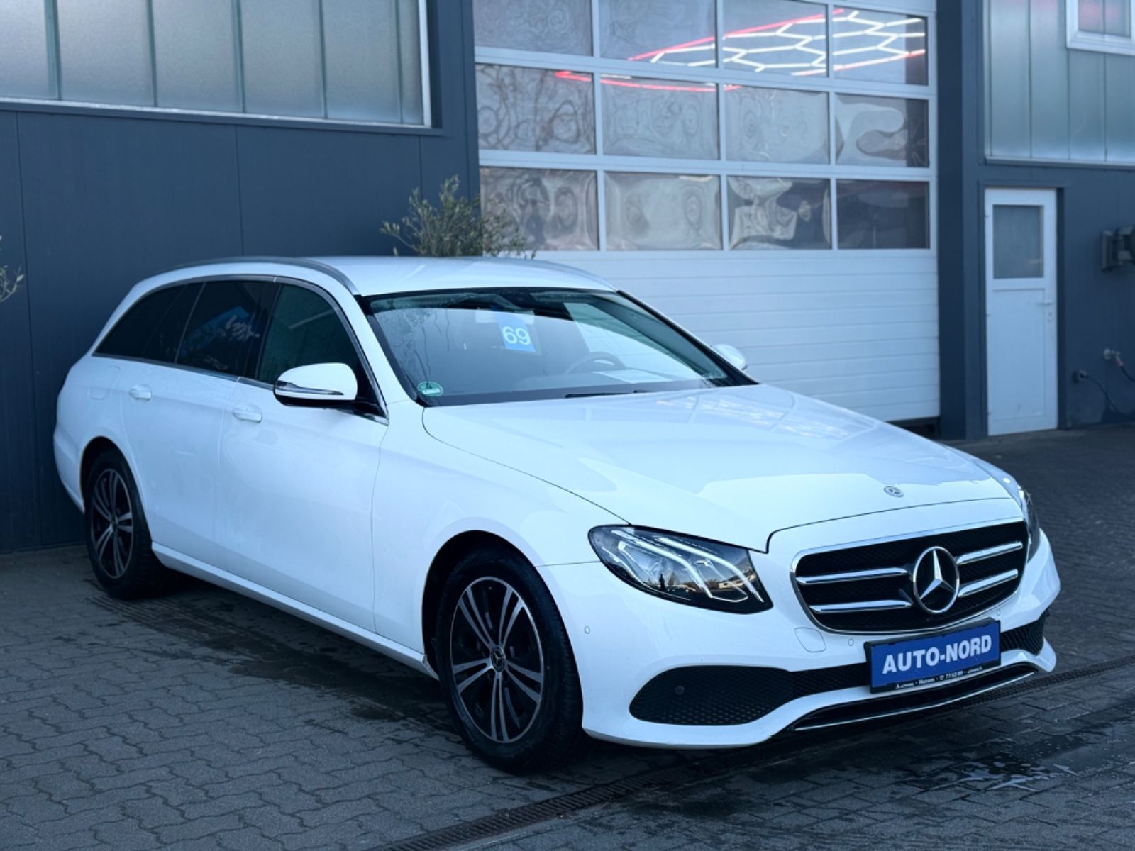 MERCEDES-BENZ E 220 d T-Modell 4Matic *HU/AU NEU*