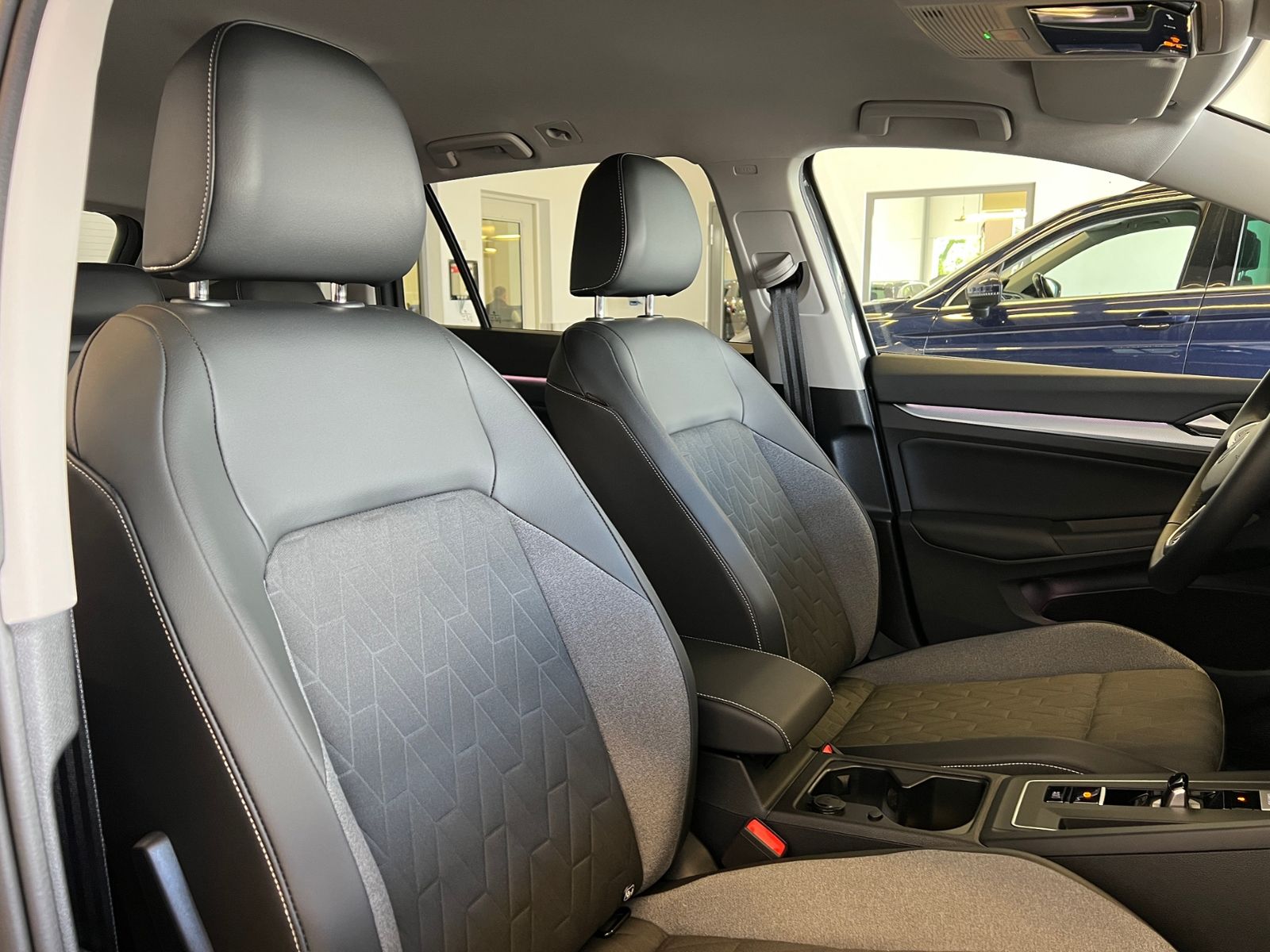 Fahrzeugabbildung Volkswagen Golf VIII Variant GOAL 2.0 TDI DSG *AHK, LED, 17