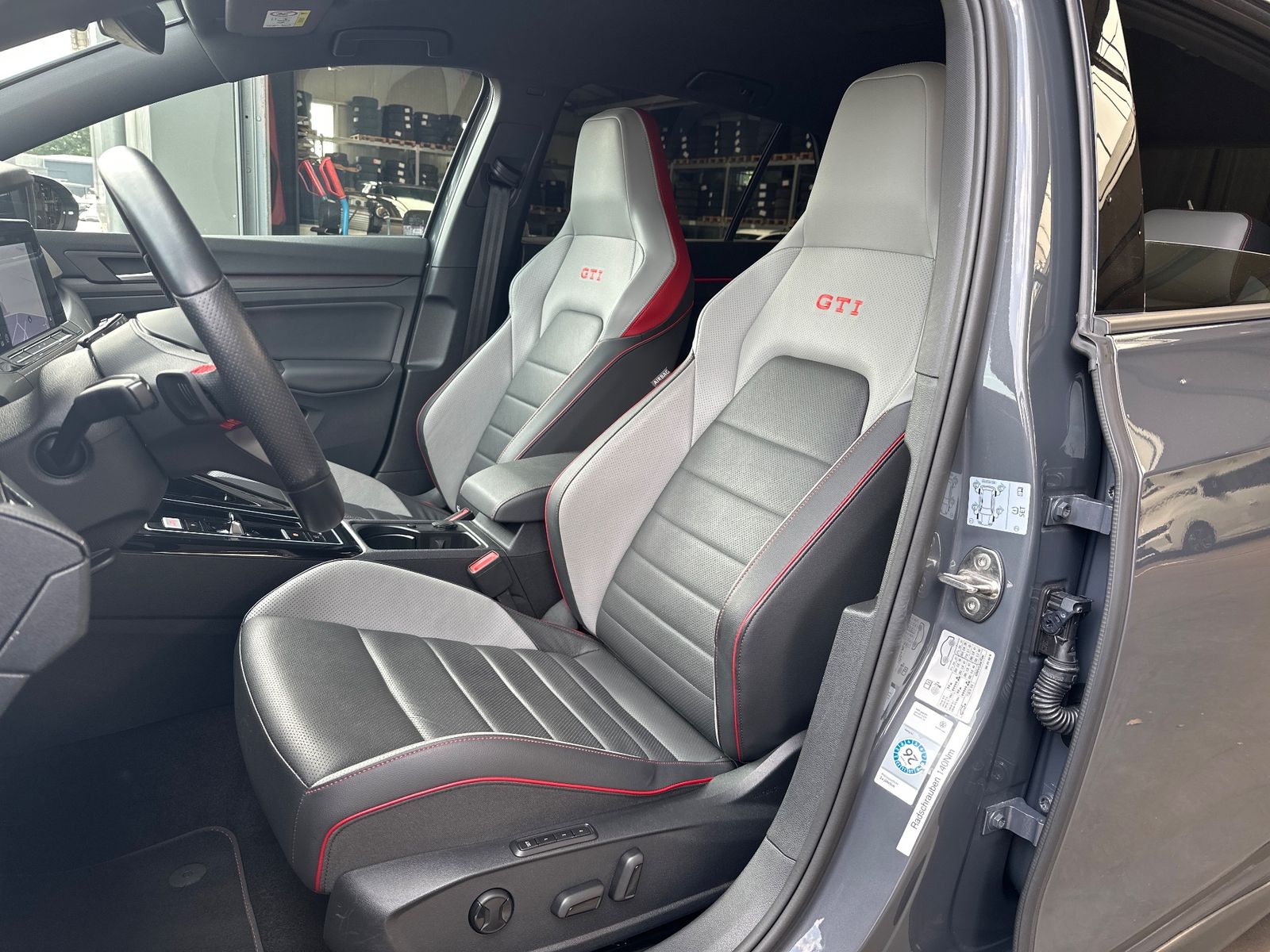 Fahrzeugabbildung Volkswagen Golf GTI 2.0 TSI DSG NAV+MATRIX+ACC+HUD+VCOCK+PP