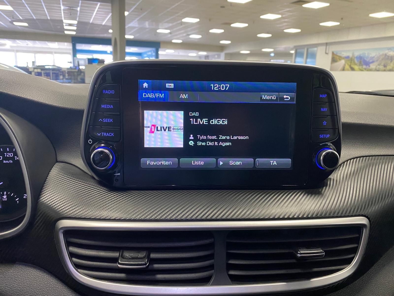 Fahrzeugabbildung Hyundai TUCSON 1.6+KAMERA+NAVI+ALLWETTER+PANORAMADACH