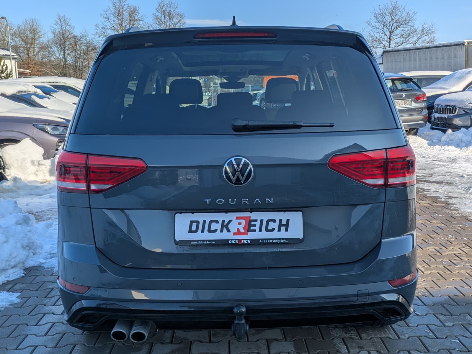 Fahrzeugabbildung Volkswagen Touran 2.0 DSG R-Line High BLACK Pano 7Si IQ AHK