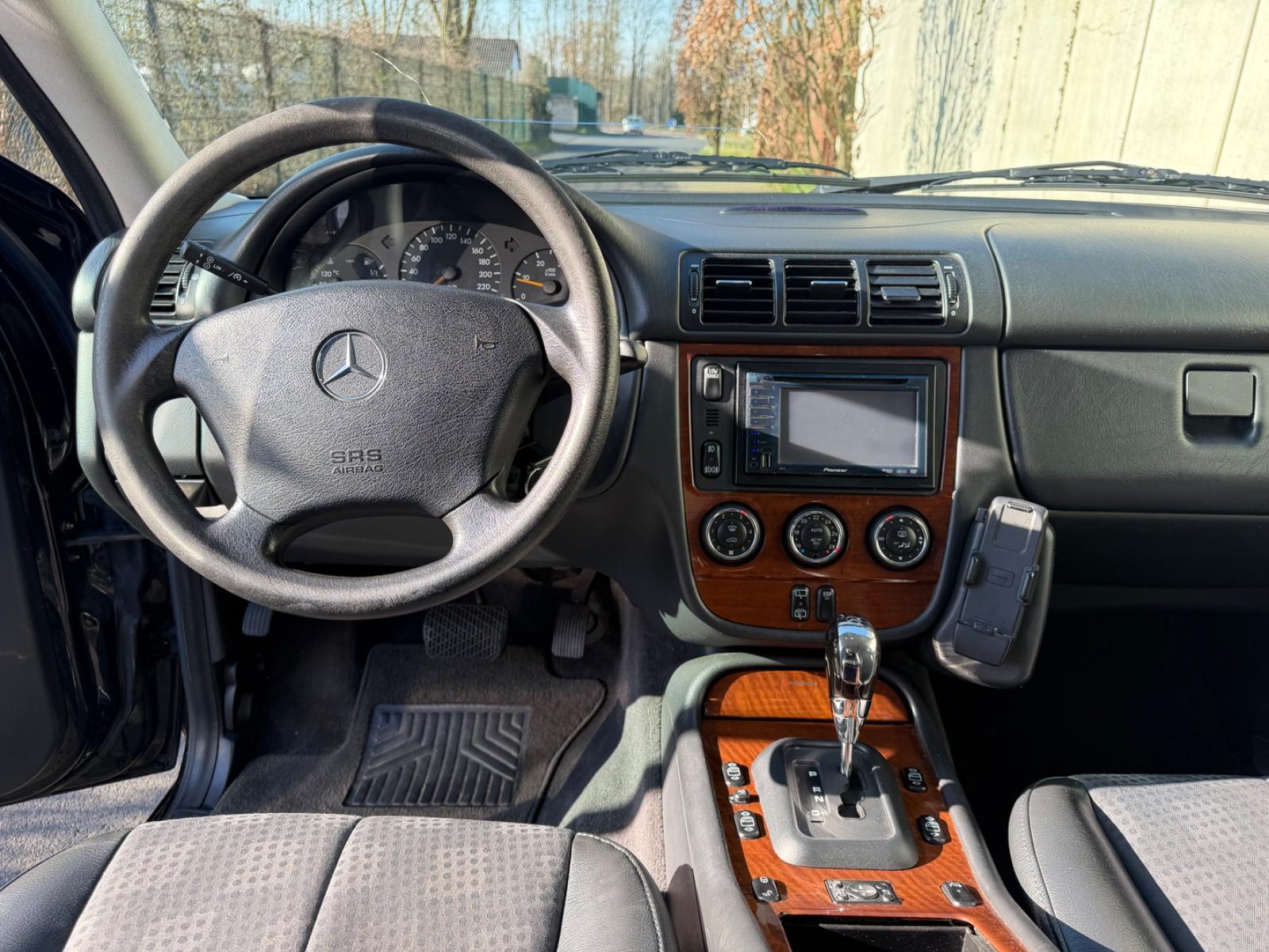 Mercedes-Benz ML270 2004 — photo 12