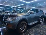 Mitsubishi L200 Plus Doppelkabine 4WD - graue Mitsubishi L200
