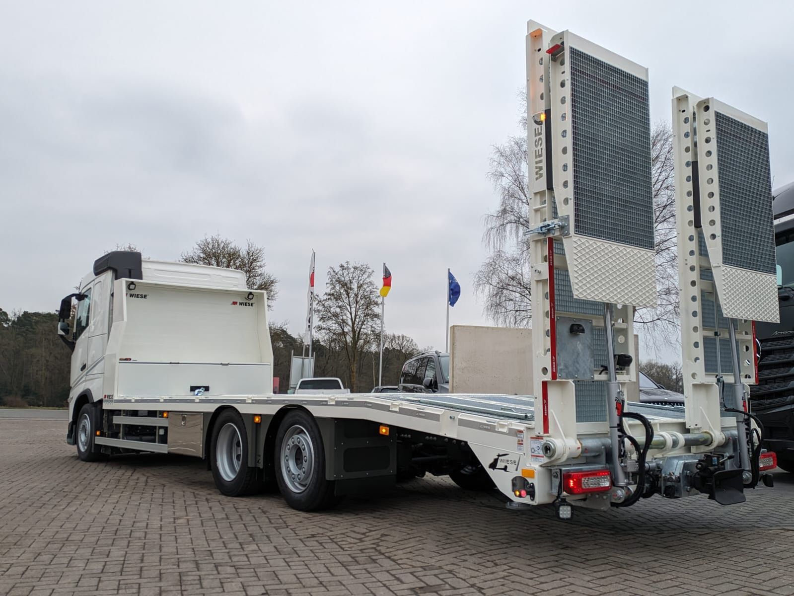 Fahrzeugabbildung Volvo Volvo FH 420 Maschinentransporter mit Rampen