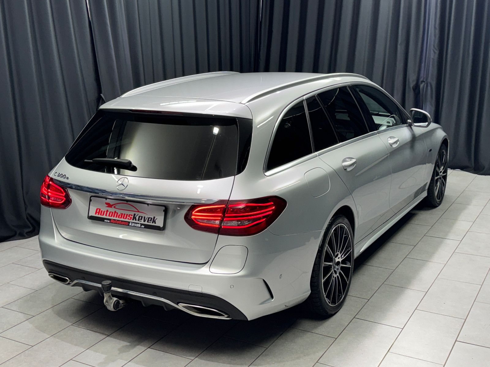 Fahrzeugabbildung Mercedes-Benz Mercedes Benz C 300e T-Modell |BURMESTER|AHK