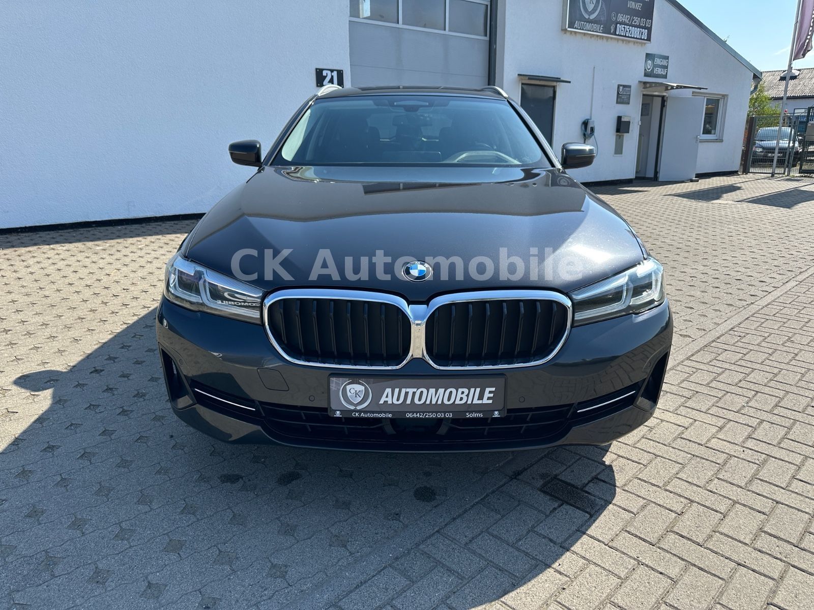 Fahrzeugabbildung BMW 520d Touring/Navi/Leder/Head-Up/Kamera/LED/ACC