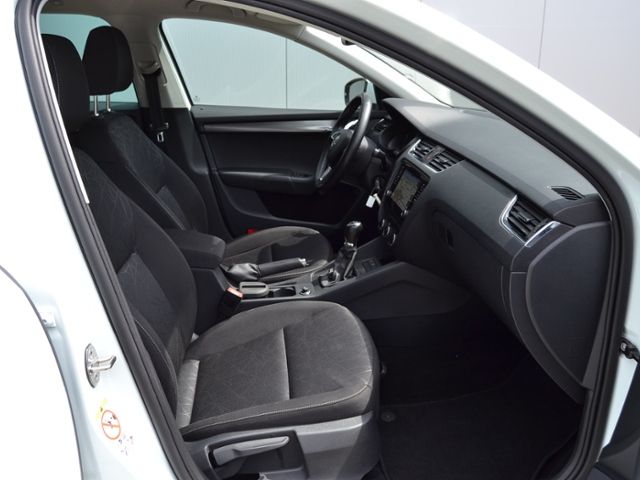 Octavia 1.6 TDI Clever AHK/LED/17-ZOLL/NAVI/BUSI