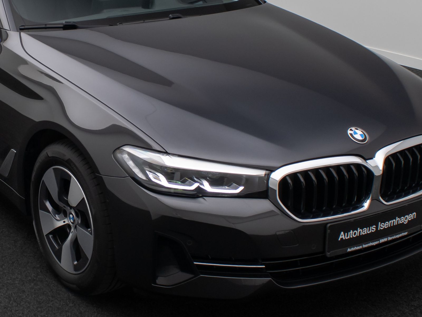 Fahrzeugabbildung BMW 520d DAB Kamera AHK Panorama HUD Leder Standheiz