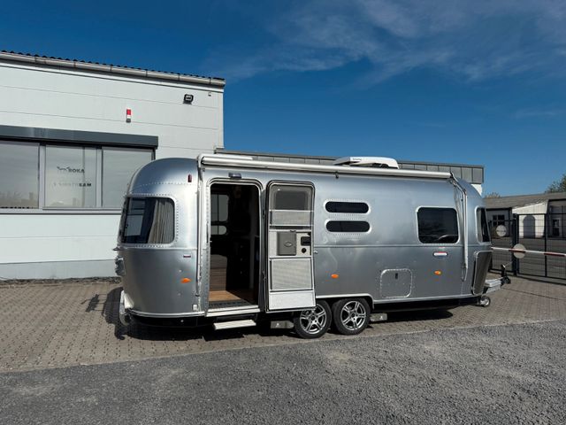 Airstream 604  - 1. Hand