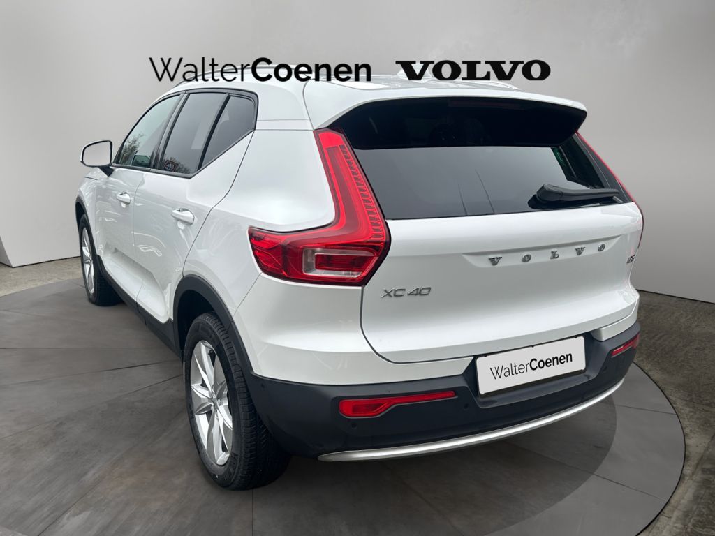 VOLVO XC40 B3 B DKG Core 360° Sitzkomfort-Paket VOLVO XC40 B3 B DKG Core 360° Sitzkomfort-Paket