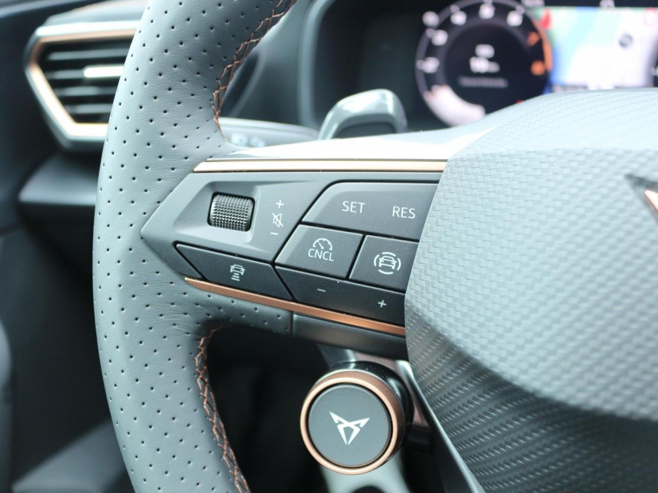 Fahrzeugabbildung CUPRA Leon Sportstourer 1.5 eTSI 110 kW