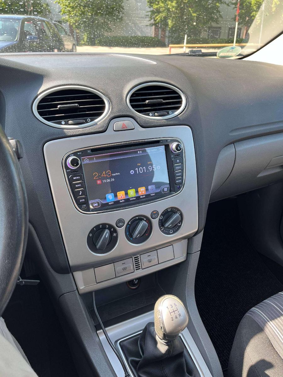 Ford Focus 2009 — photo 16