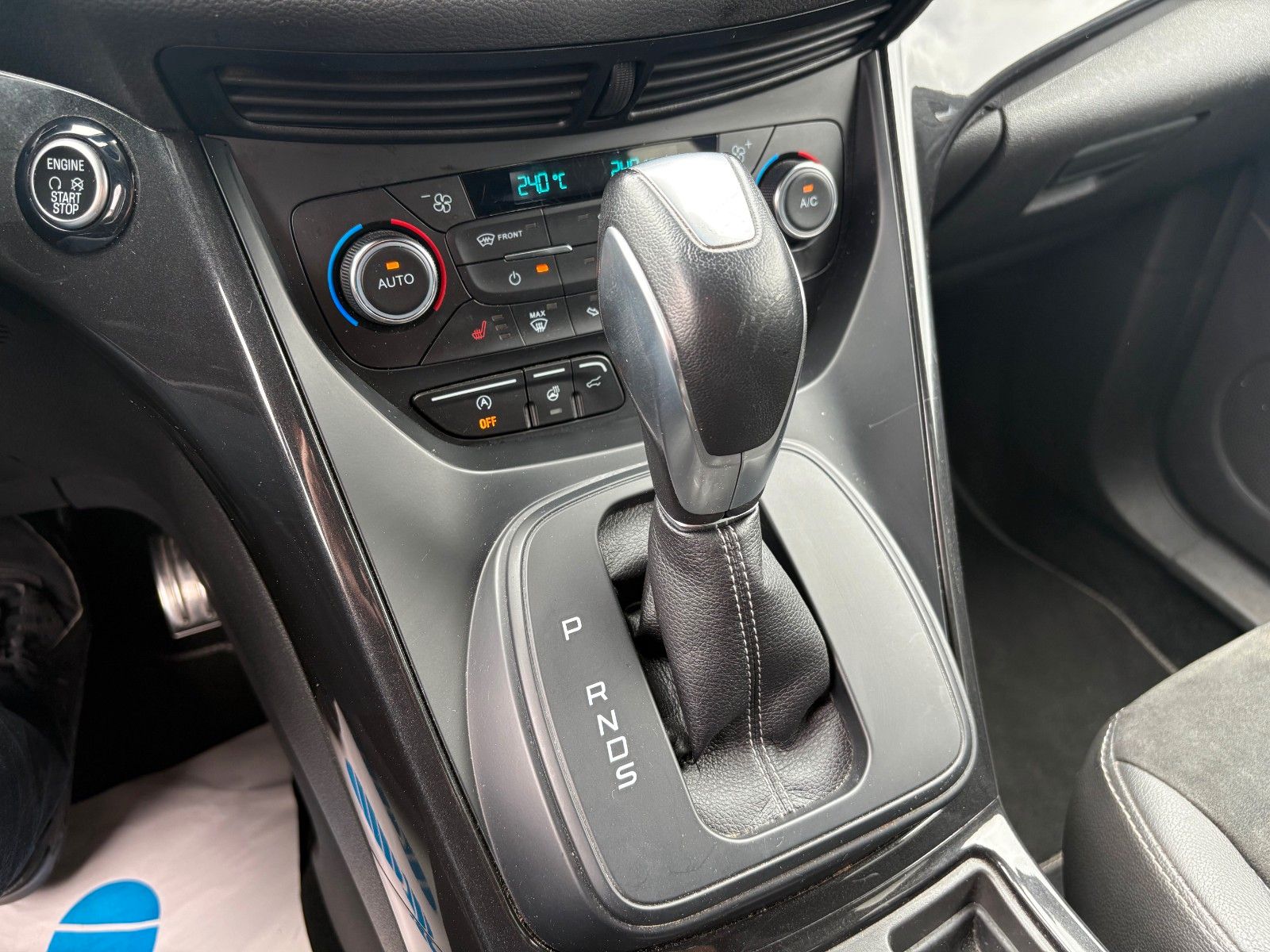 Fahrzeugabbildung Ford Kuga 2.0 TDCi 4x4 ST-Line Aut. Navi Leder Xenon