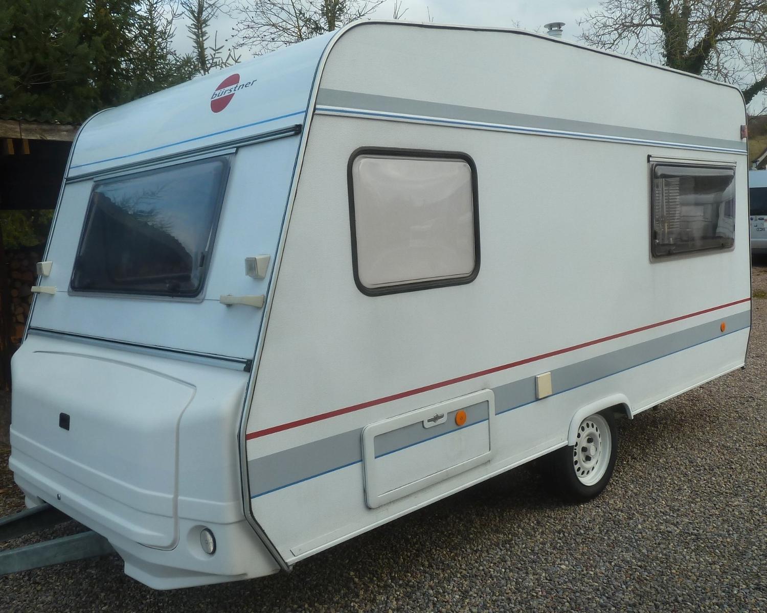 Bürstner 420 mit Festbett, Sitzgruppe und Fahrradträger !