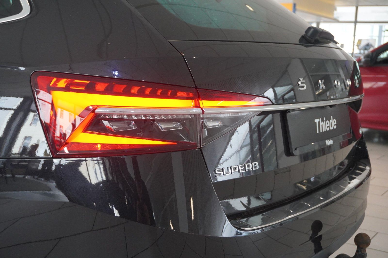 Fahrzeugabbildung SKODA Superb Combi 2.0D PREMIUM 4X4 NAVI/LED/360°/AHK