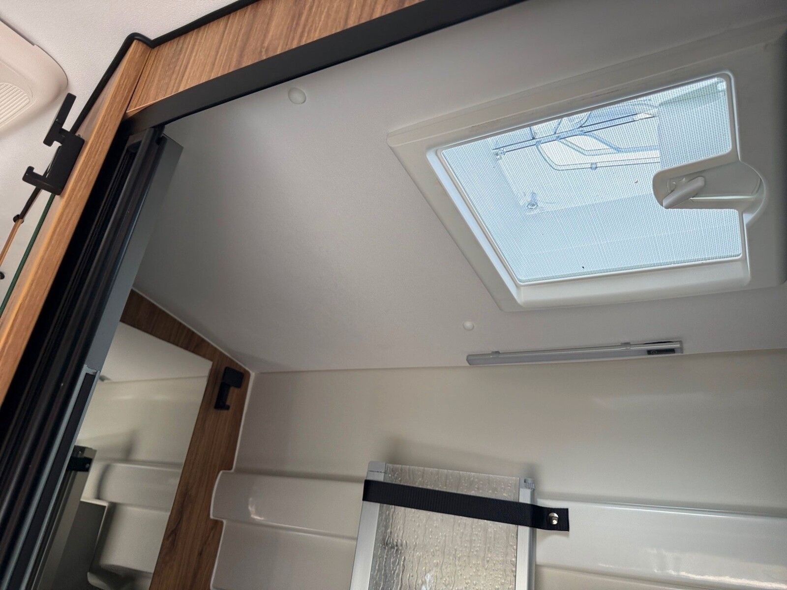 Fahrzeugabbildung Karmann Dexter 4x4 DE 560 AW Allrad 4x4, Rückfahrkamera