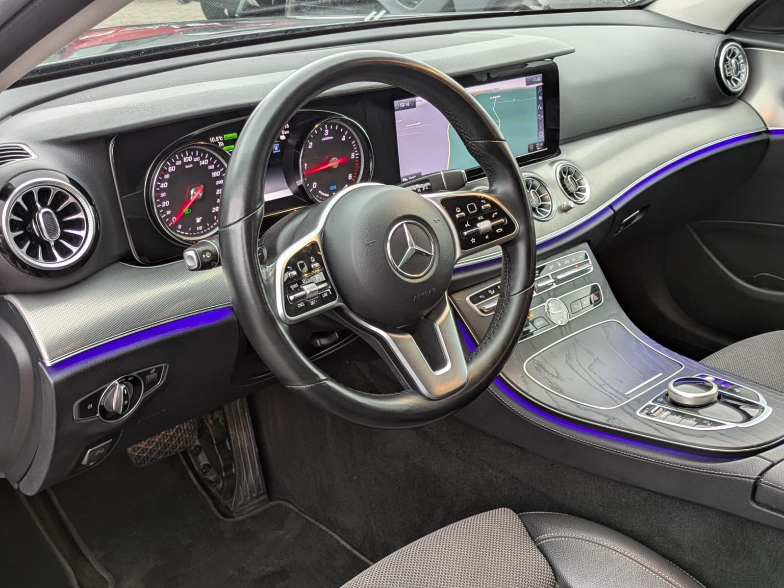 Fahrzeugabbildung Mercedes-Benz E 300 de AMG Night AVANTGARDE AHK*LED*BURMESTER