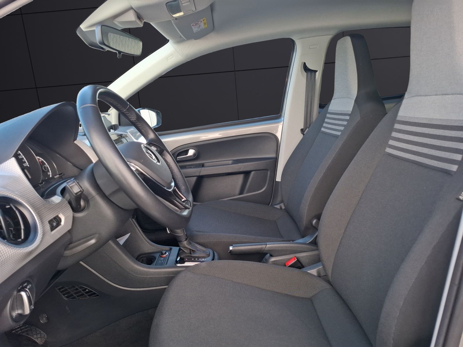 Fahrzeugabbildung Volkswagen e-up! Max Climatronic GRA RFK DAB SH LM