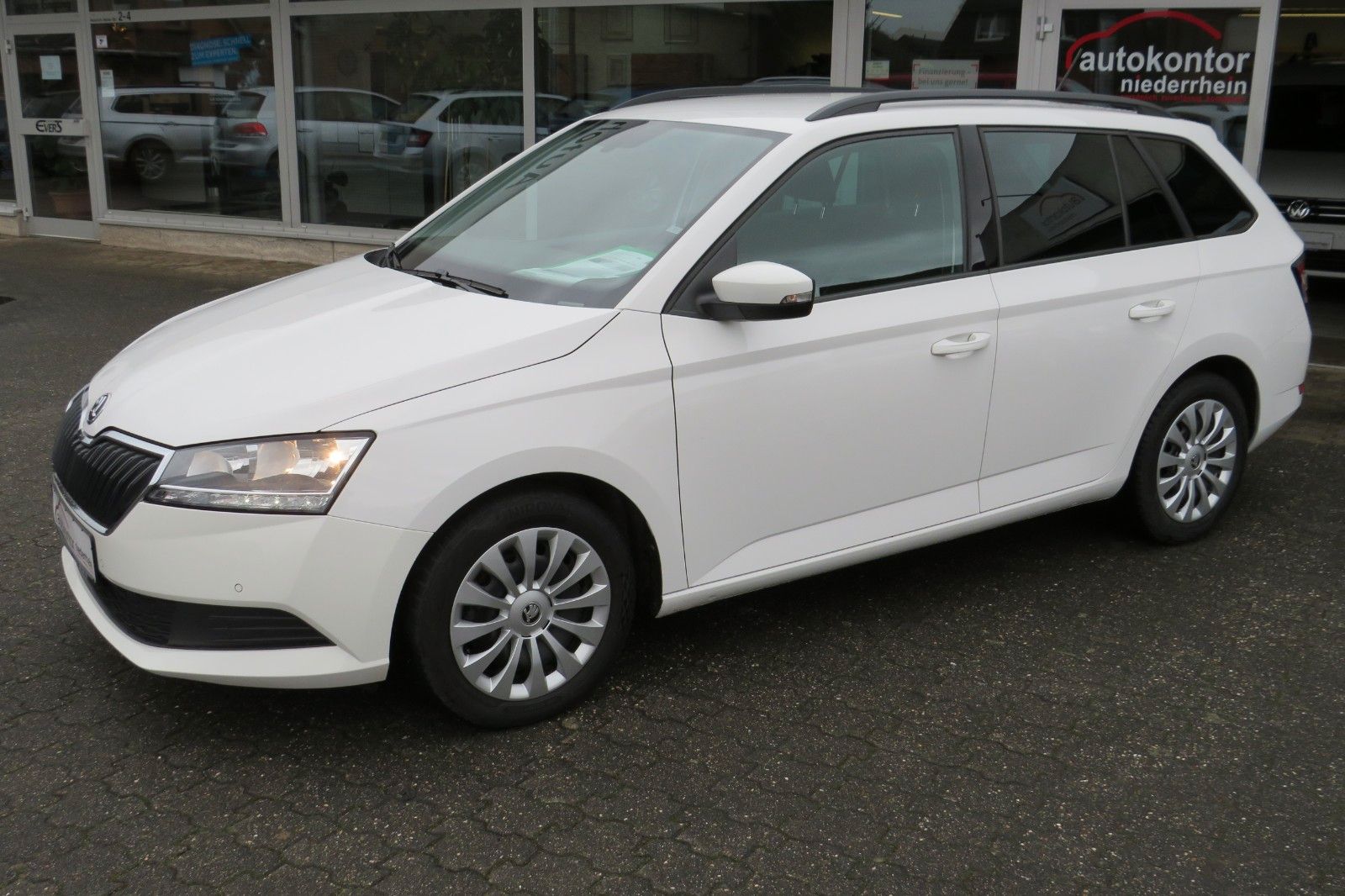 Fahrzeugabbildung SKODA Fabia Combi Ambition AHK SITZH. NAVI PDC 1.HD