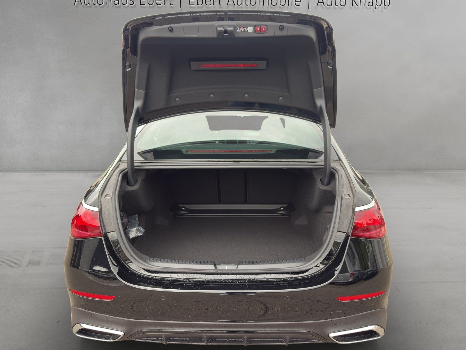 Fahrzeugabbildung Mercedes-Benz E 220 d  AMG+ 360° DIGITAL Distro Burme4D SitzKl
