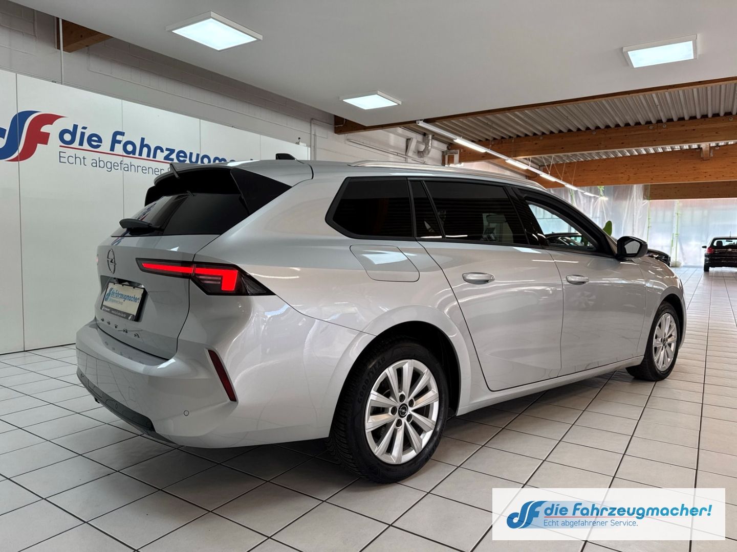 Fahrzeugabbildung Opel Astra L Sports Tourer Elegance Navi LED Apple Ca