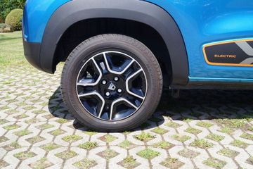 Dacia Spring Comfort Plus Elektro NAVI-KLIMA-KAMERA-PD