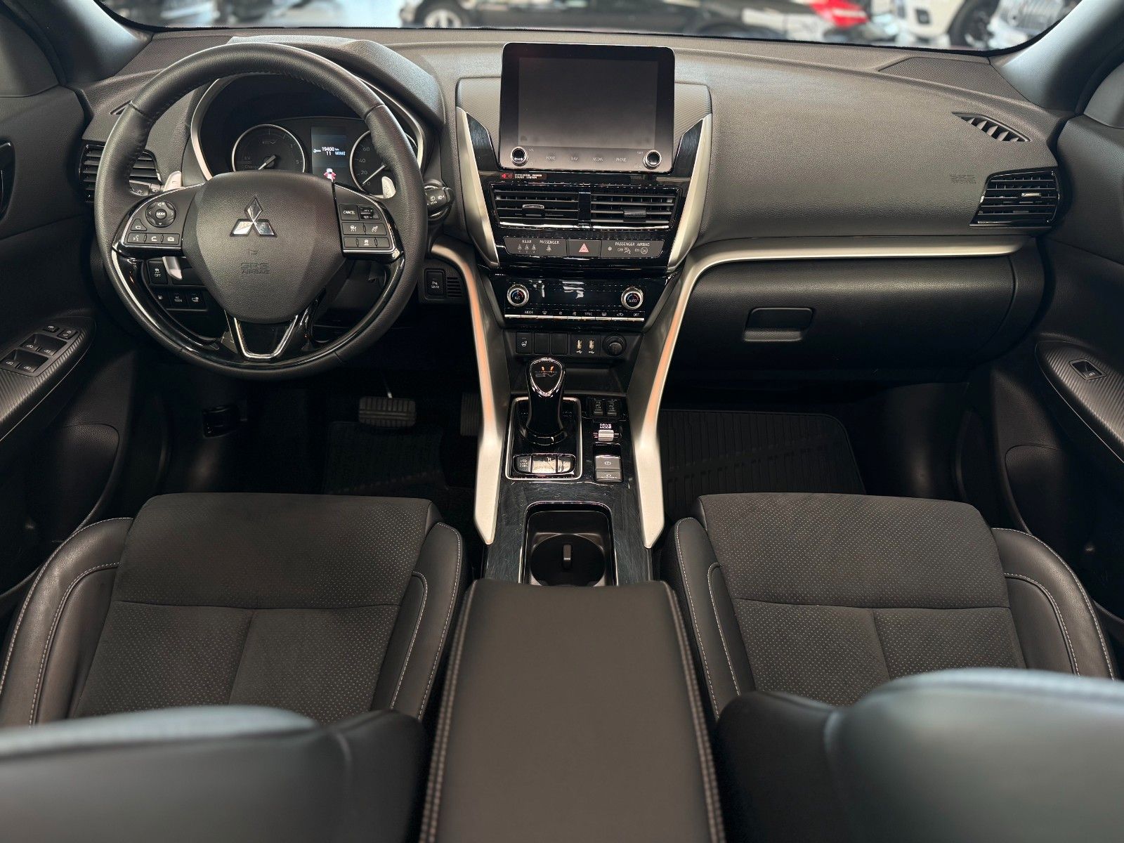 Fahrzeugabbildung Mitsubishi Eclipse Cross 2.4 PHEV Select Black 4WD "AHK"