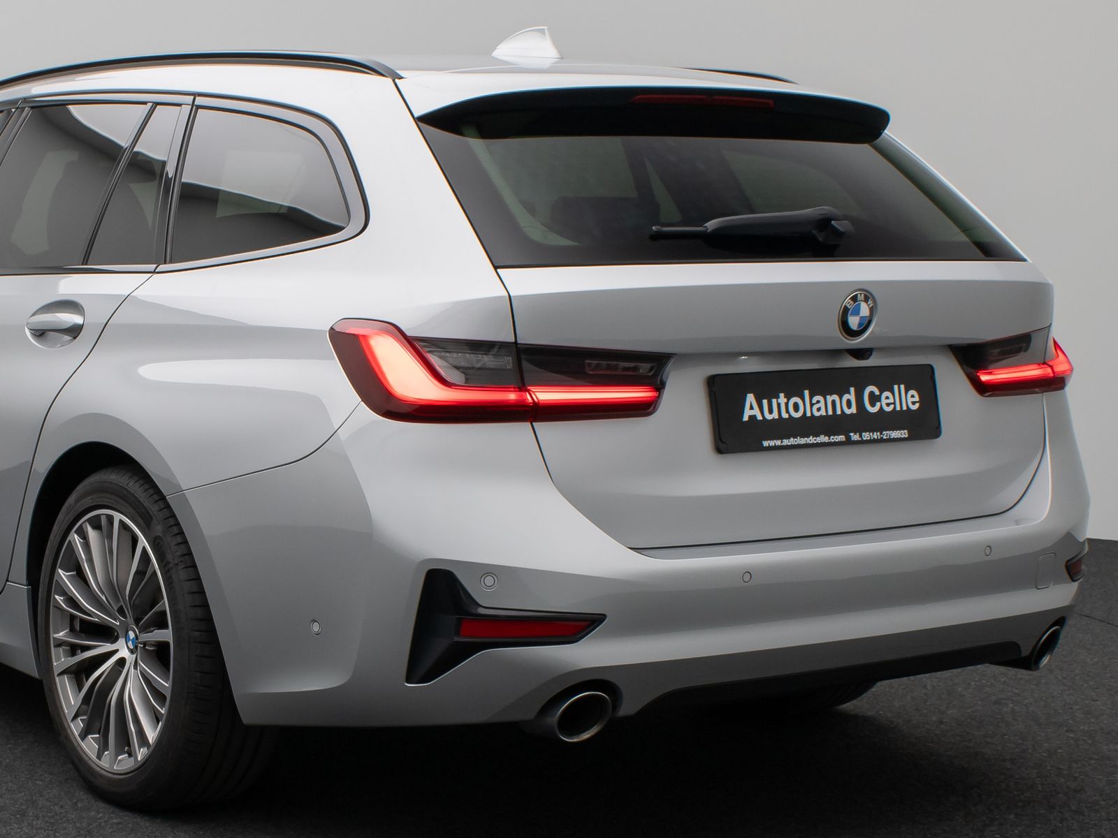Fahrzeugabbildung BMW 330d xD Sport Line Kamera Panorama HUD DAB H/K