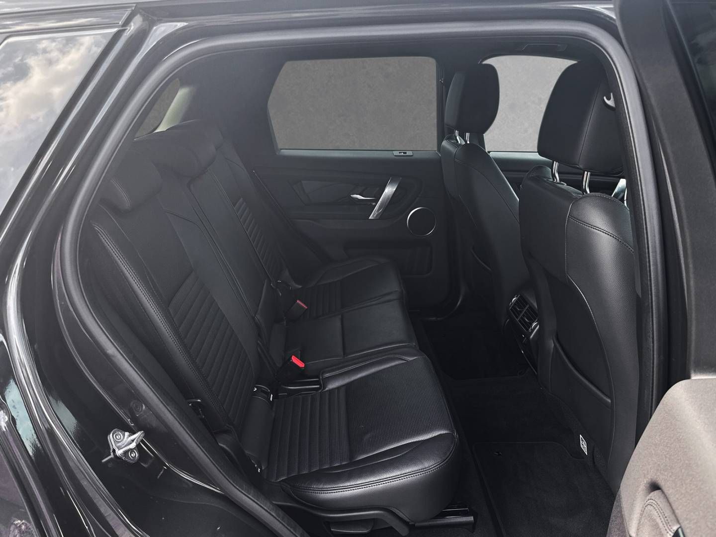 Fahrzeugabbildung Land Rover Discovery Sport D200 SE