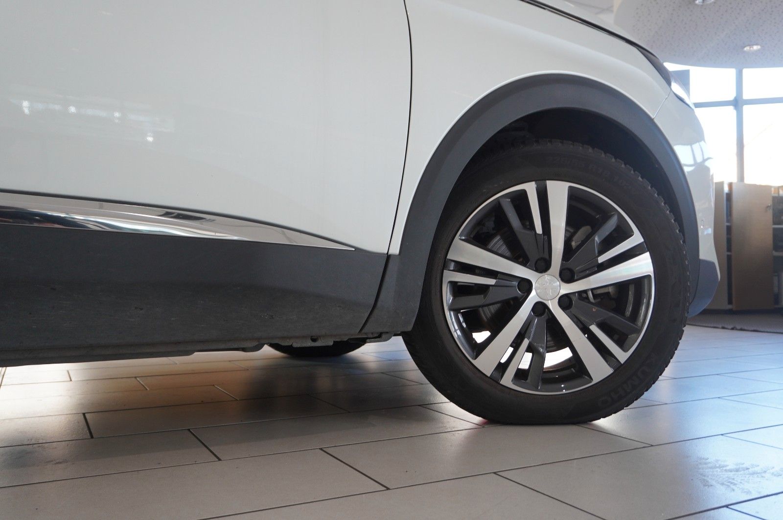 Fahrzeugabbildung Peugeot 3008 Hybrid PHEV ALLURE NAVI/LED/KAMERA/SH/AHK