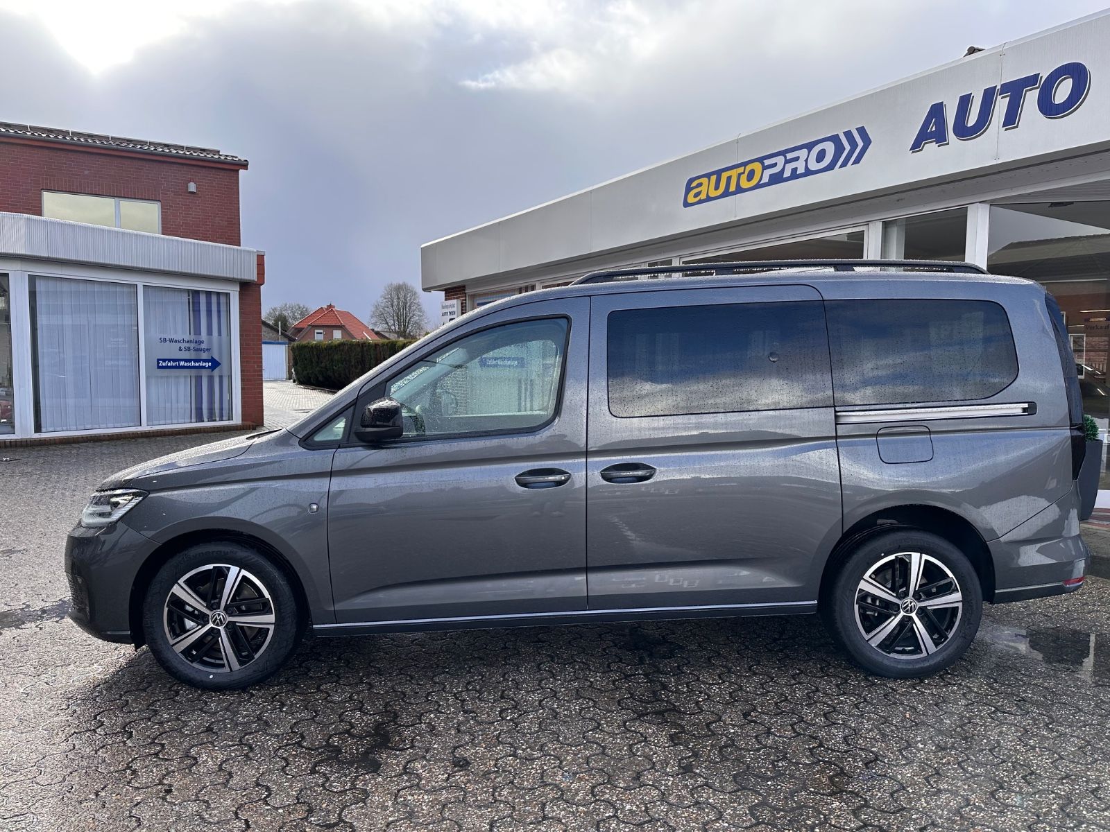 Fahrzeugabbildung Volkswagen Caddy Maxi 2.0 TDI DSG Pano/ACC/LED/APP/7-Sitzer