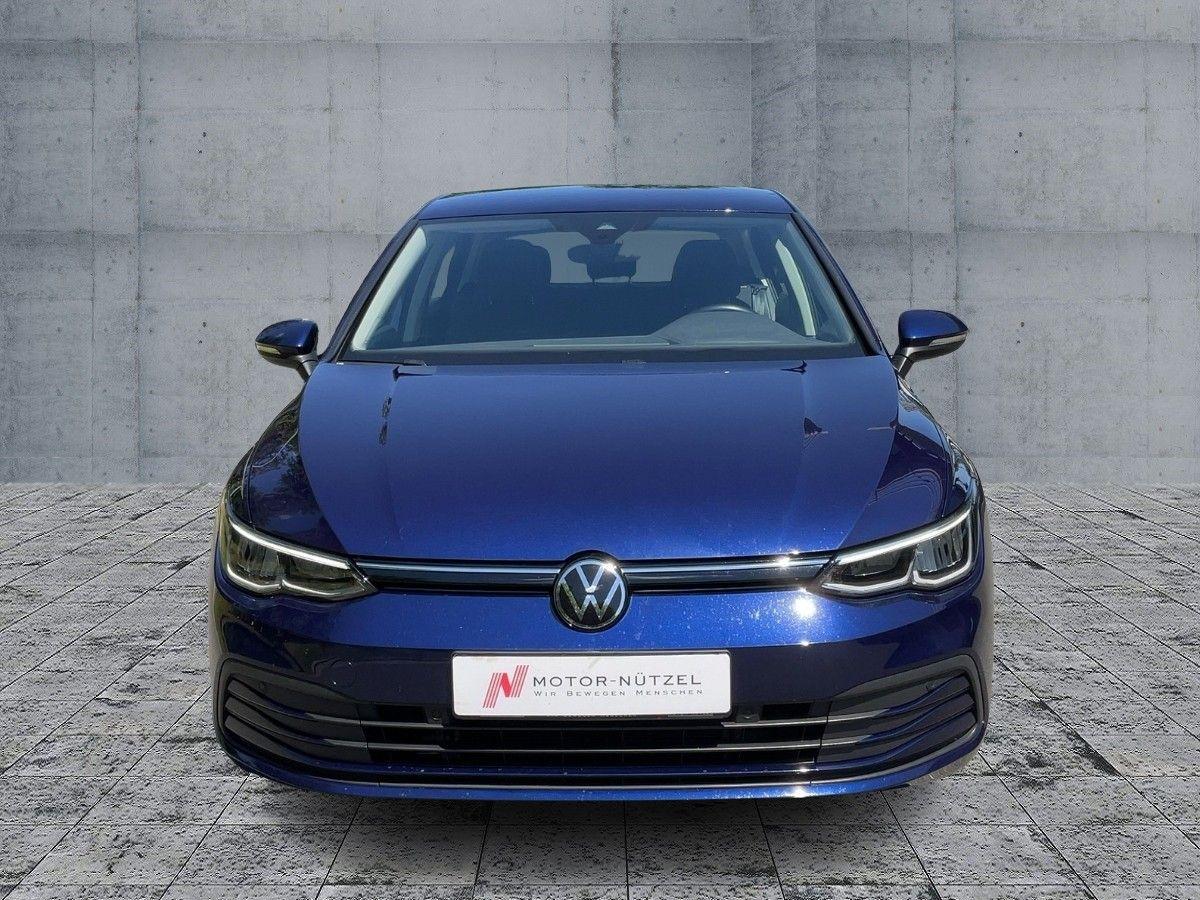 Volkswagen Golf VIII 1.0 TSI 5JG+LED+SHZ+2xPDC+APP+AHK+DAB