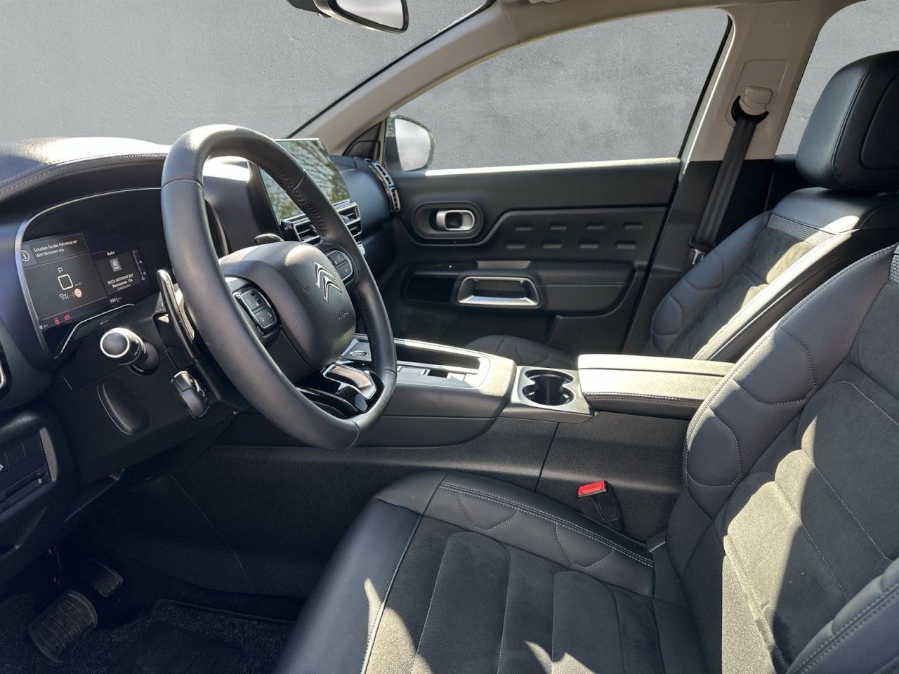 Fahrzeugabbildung Citroën C5 Aircross BlueHDi 130 S&S EAT8 Max - mit KI generiert/bearbeitet