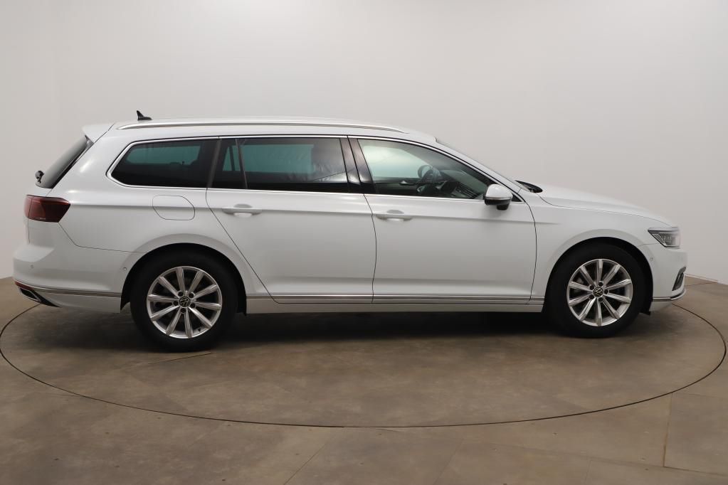 Volkswagen Passat Variant Elegance 2.0 TDI SCR AHK*PDC*RFK