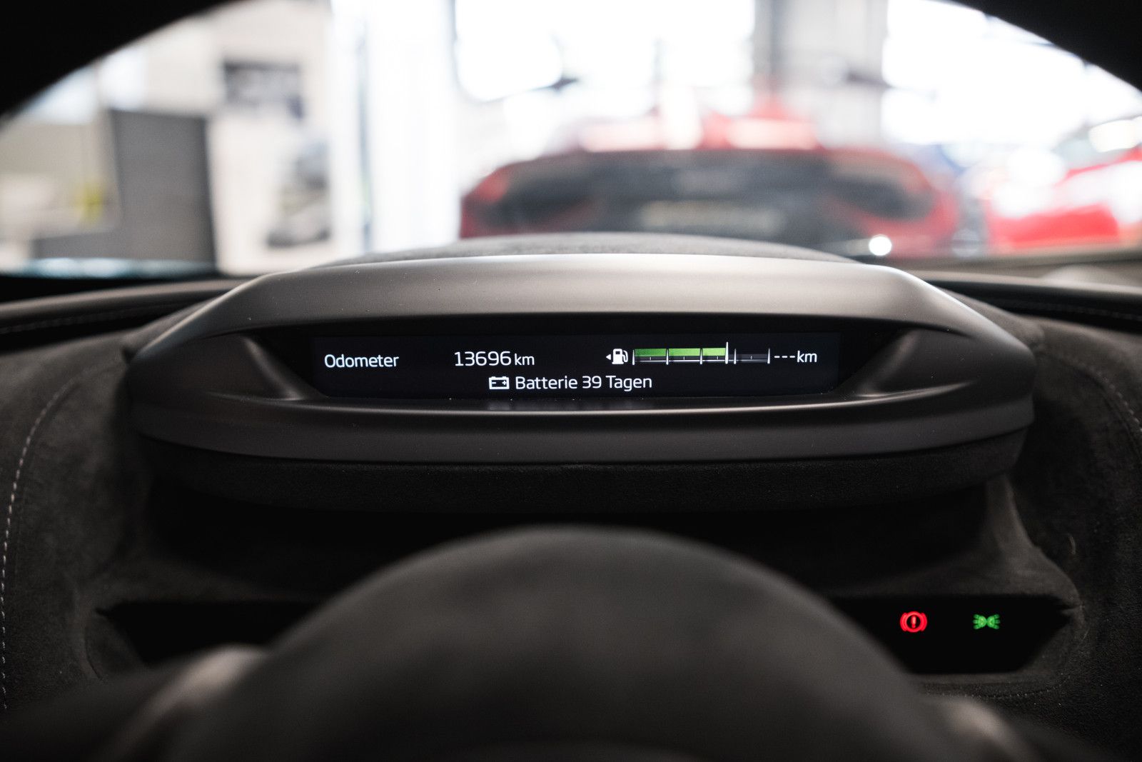 Fahrzeugabbildung McLaren 720S-B&W-McLaren Performance Plus Pack-Steuer!