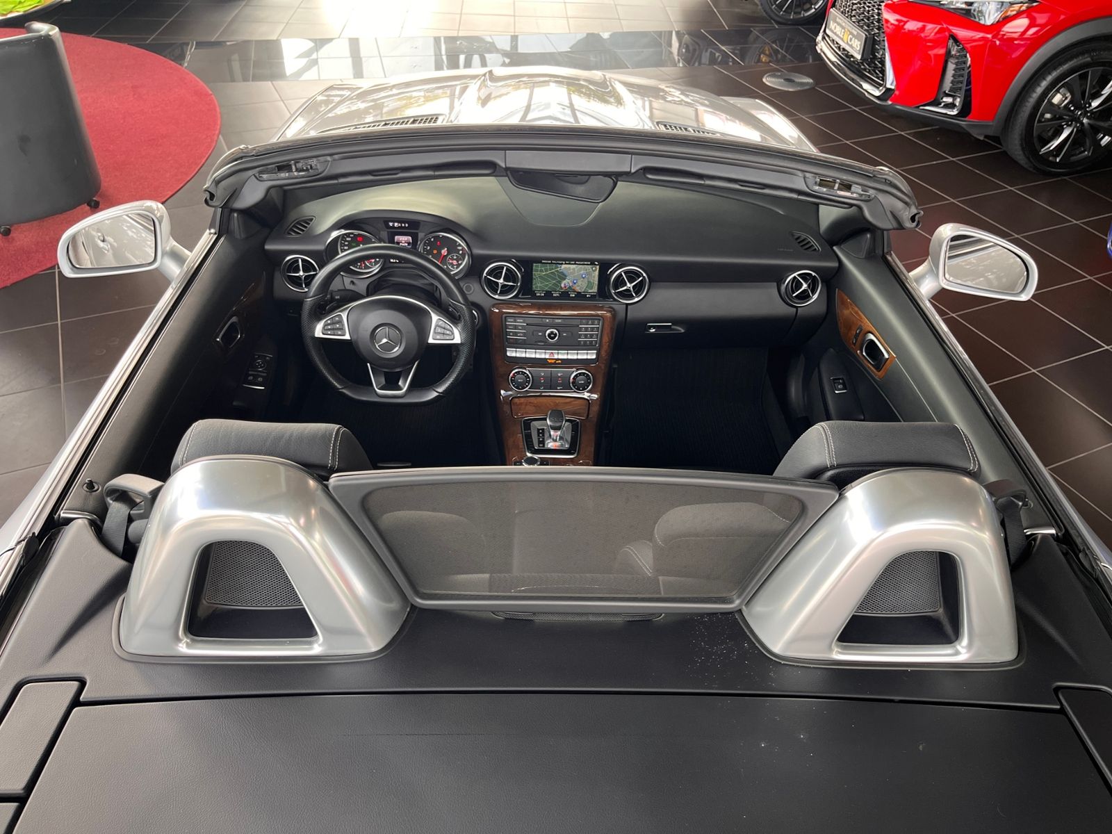 Fahrzeugabbildung Mercedes-Benz SLC 300 Roadster PANO NAVI ALU