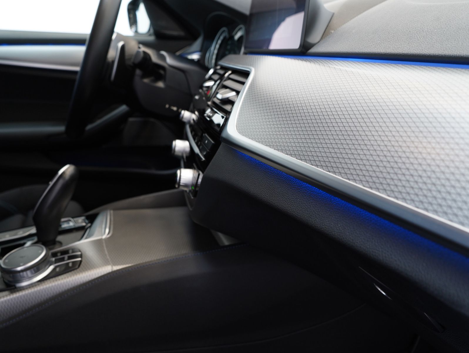 Fahrzeugabbildung BMW 530 i Touring M Sportpaket ACC/FERNPARKEN/AHK