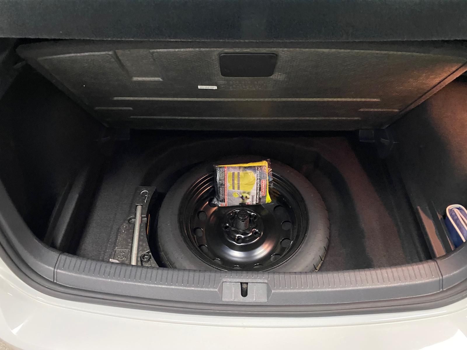 Fahrzeugabbildung Volkswagen Golf 1.4 16V TSI 1395 ccm Highline PDC+NAVI+ACC+