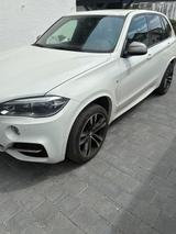 BMW X5 M50d xDrive | Vollausstattung | AHK | - weiße BMW X5 M50