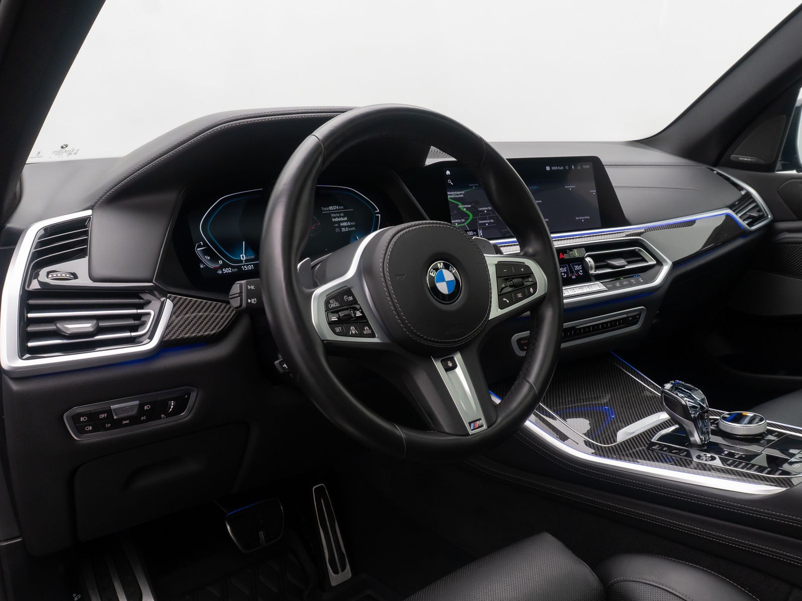 Fahrzeugabbildung BMW X5 M50i 360&deg; HUD Laser SoftCl DispKey Panorama