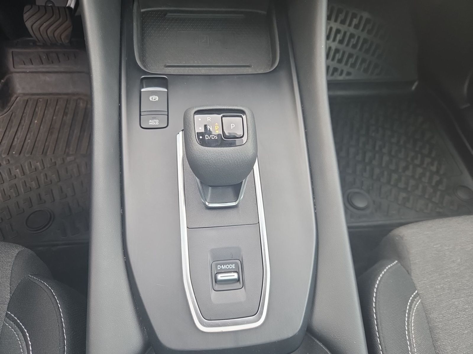 Fahrzeugabbildung Nissan Qashqai N-Connecta 1.3 Automatik *PANORAMA*NAVI*