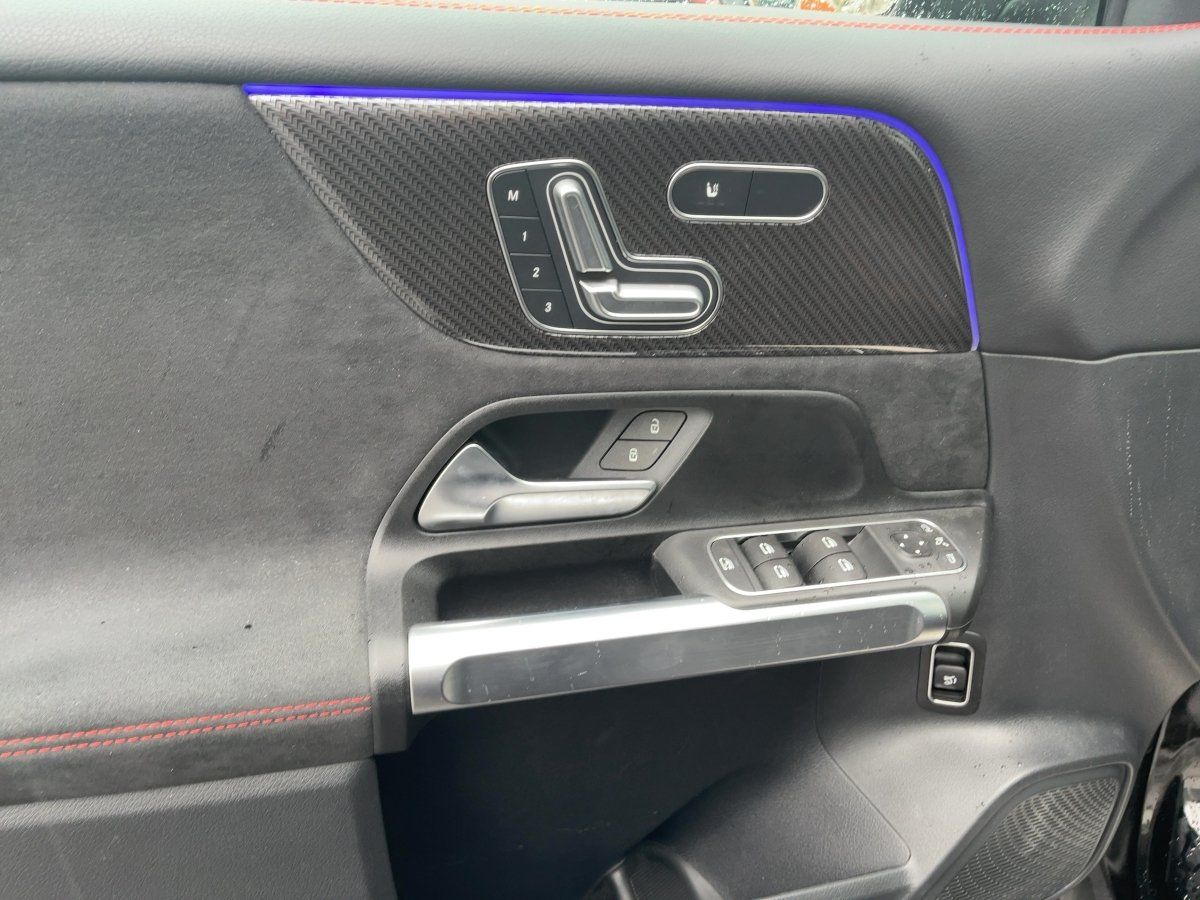 Fahrzeugabbildung Mercedes-Benz GLB 220 d 4M AMG/Night/Kamera/AHK/19''