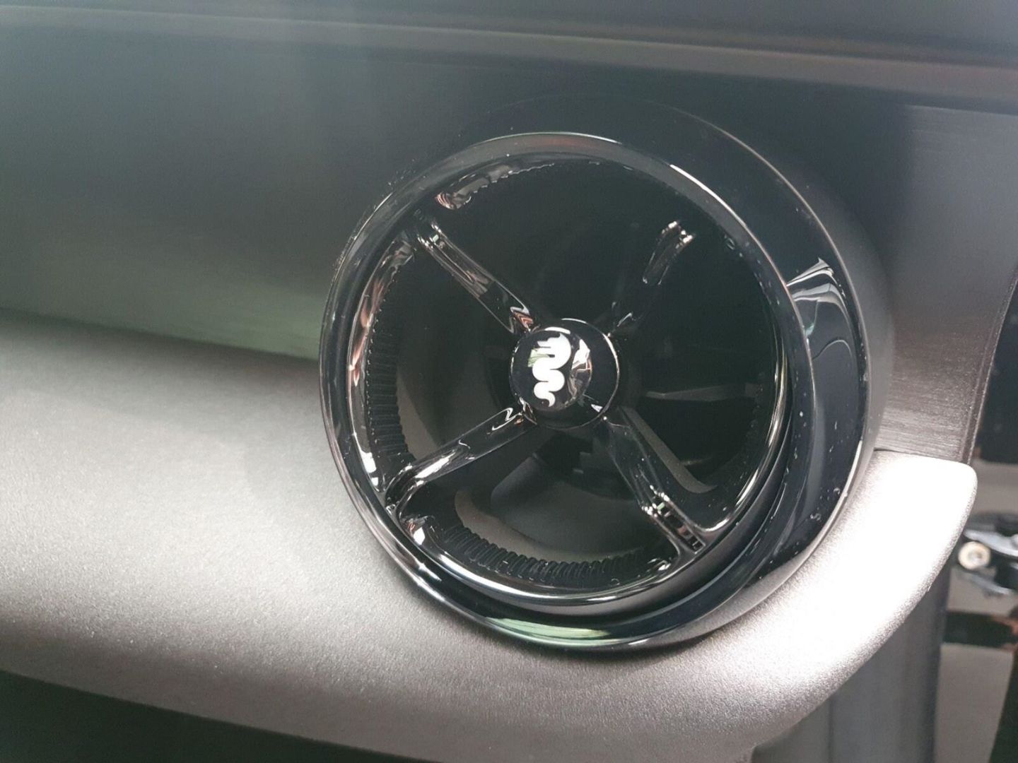 Fahrzeugabbildung Alfa Romeo Junior Elettrica VELOCE  280 PS voll Top Deal