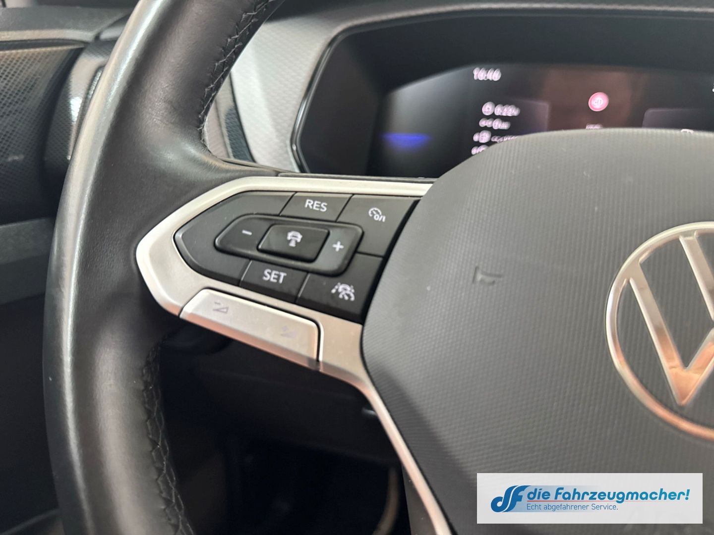 Fahrzeugabbildung Volkswagen T-Cross 1.0 TSI 85 kW Life Digitales Cockpit LED