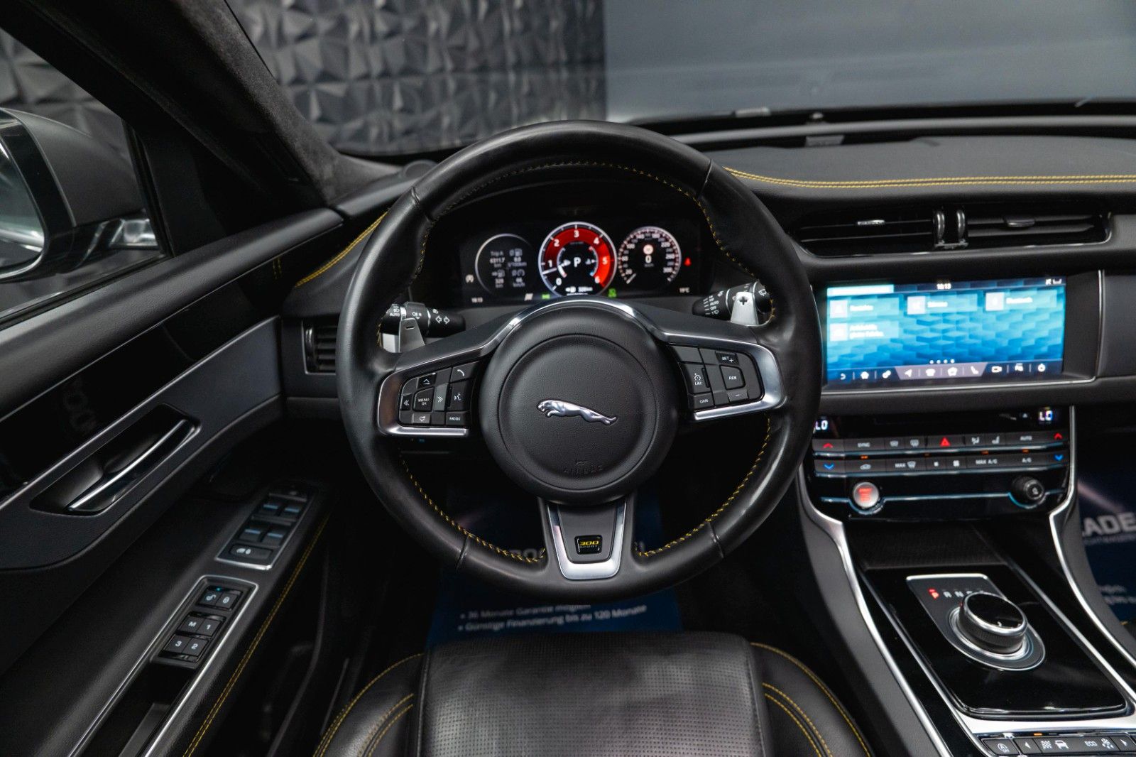 Fahrzeugabbildung Jaguar XF 300 Sport Black Edition | Pano | LED | 20Zoll