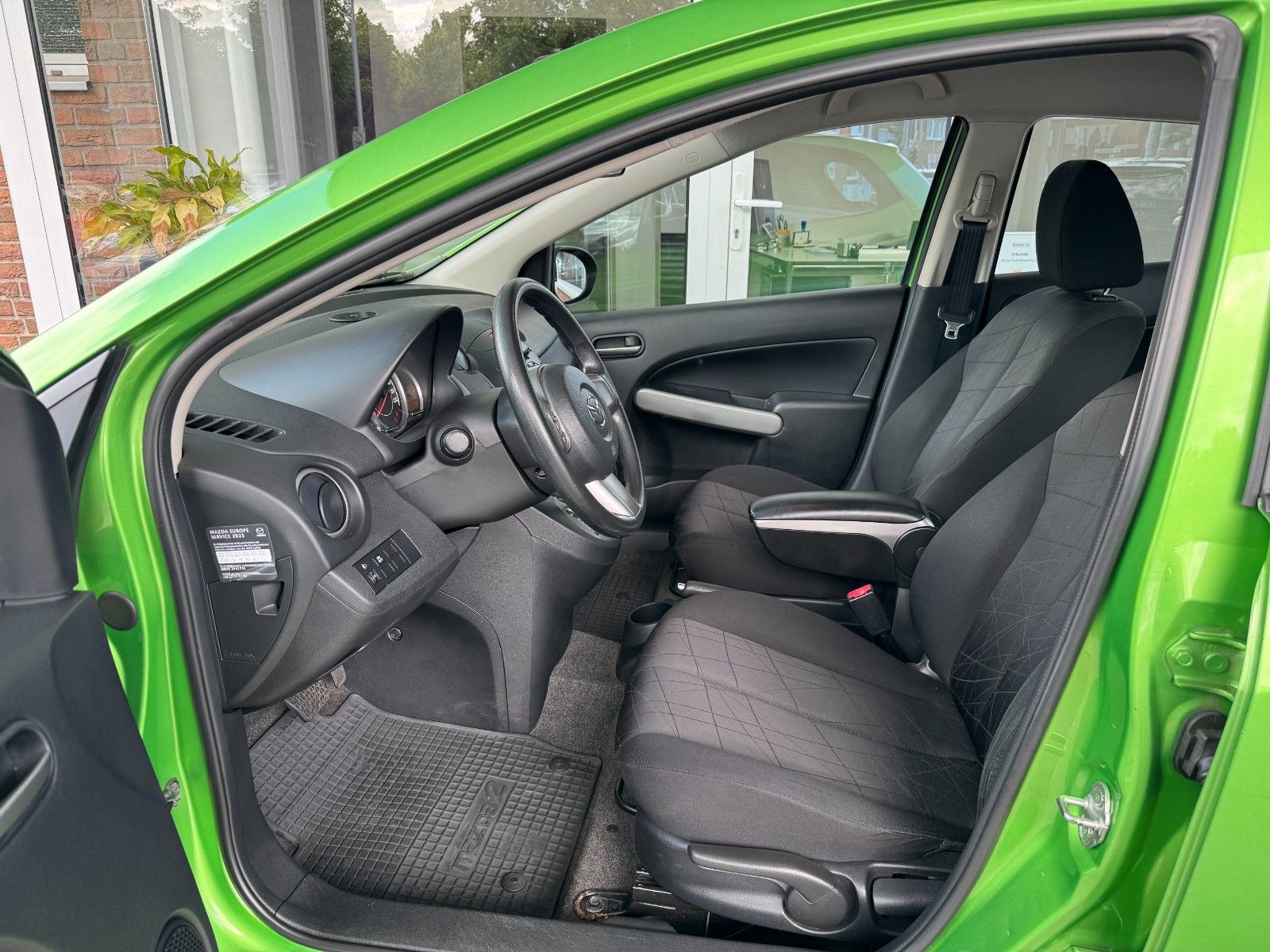 Fahrzeugabbildung Mazda 2 Lim. 1.5 Center-Line Autom. Klima/TÜV NEU